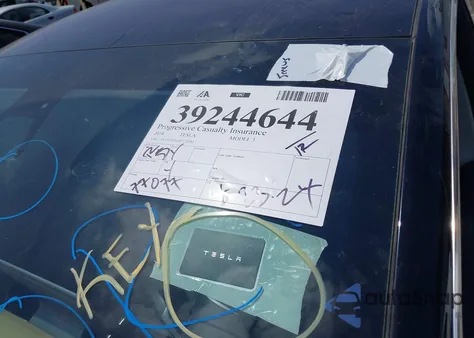 2018 Tesla Model 3 Long Range/Mid Range from USA, damaged, VIN 5YJ3E1EA6JF172381